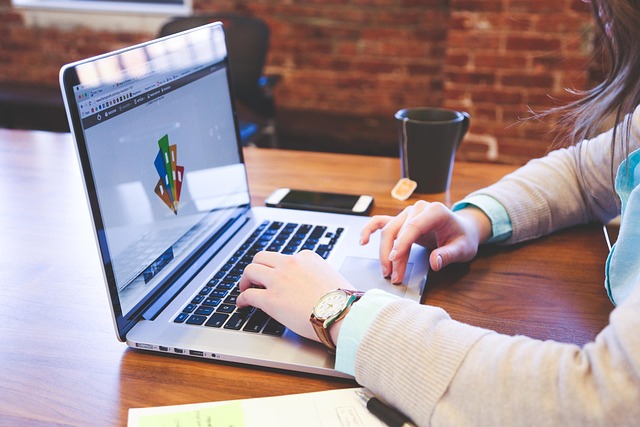 When Should I Trust My Intuition vs. Data in Decision Making?